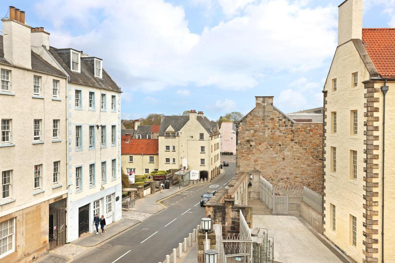 Joivy Contemporary Royal Mile Apartment With Balcony Edimburgo Exterior foto